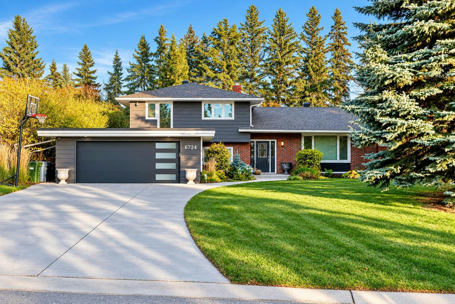 6724 Laird Court SW, Calgary, AB, T3E 6G1