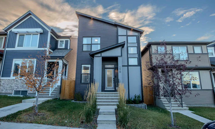 250 Aquila Way NW