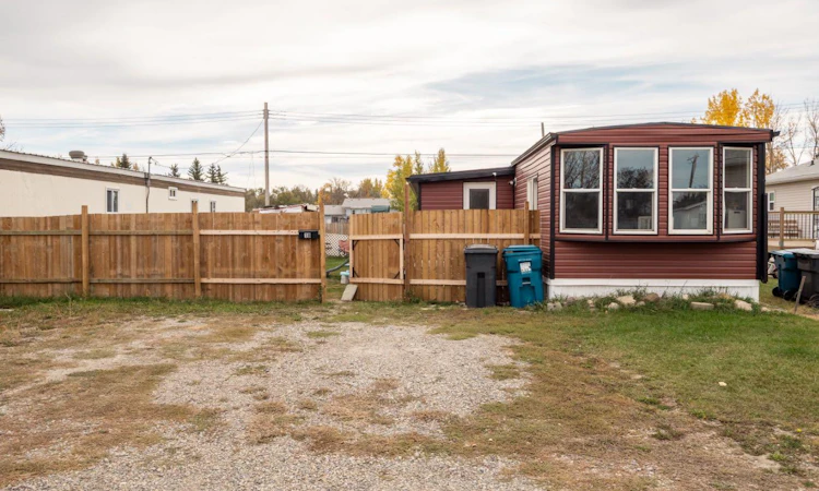18-226 N 2 Street W