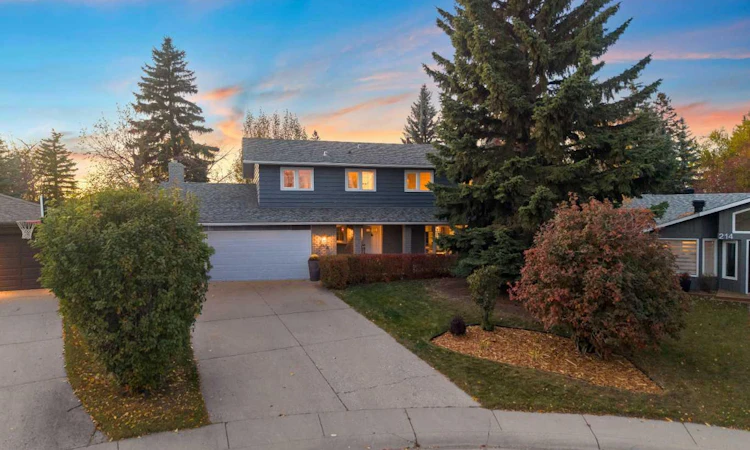 216 Lake Erie Place SE