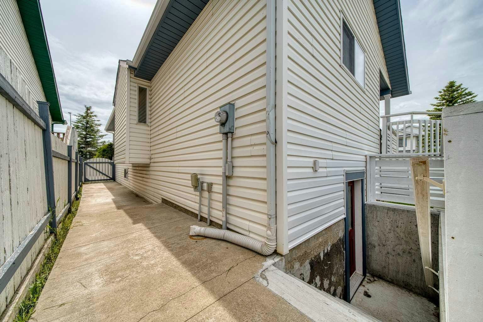 119 Applemont Close SE, Calgary, AB, T2A 7S3