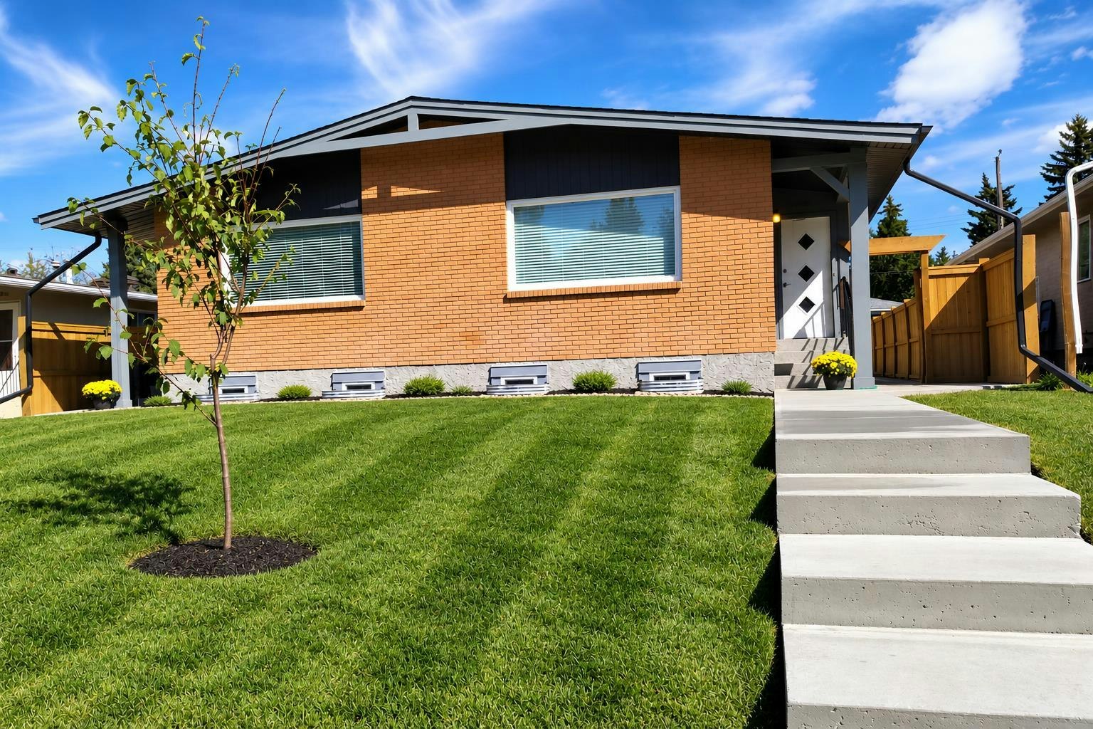 2826 43 Street SW, Calgary, AB, T3E 3N7