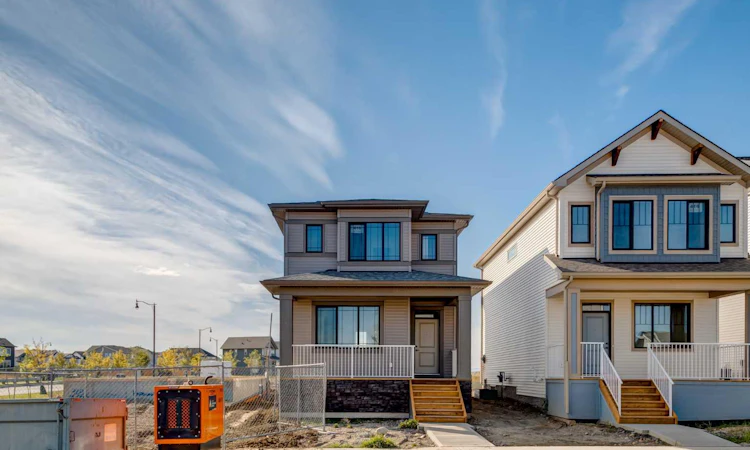 418 Montrose Crescent SE