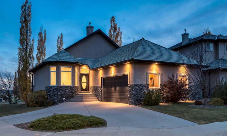 129 Royal Bay NW