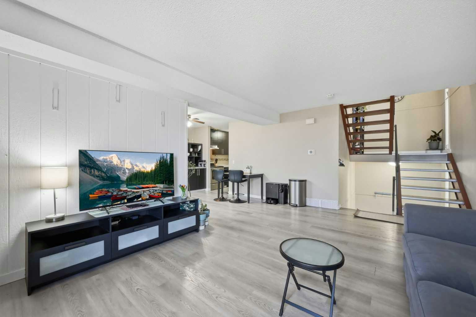 409-3500 Varsity Drive NW, Calgary, AB, T2L 1Y3