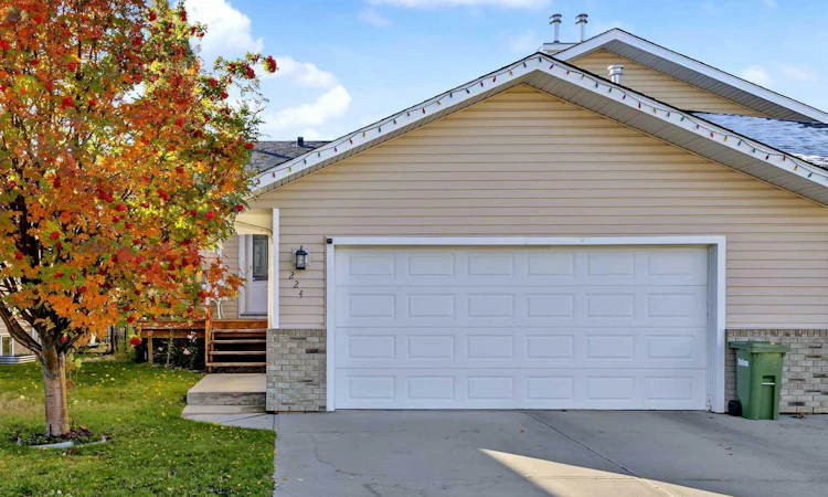 224 Hillvale Crescent