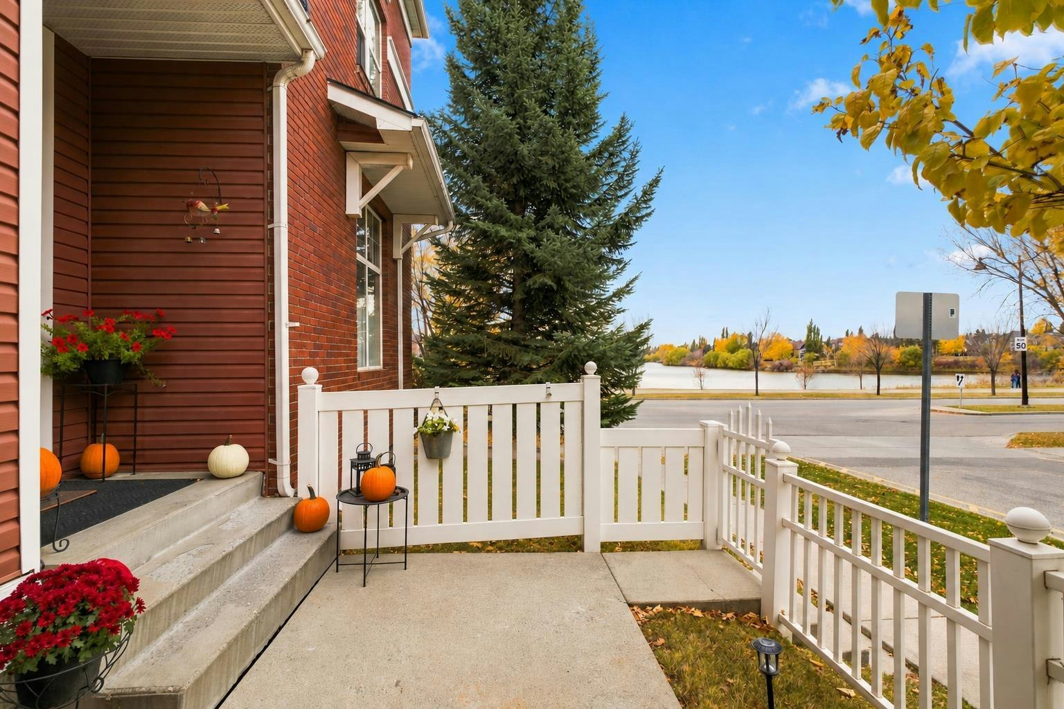 140 Promenade Way SE, Calgary, AB, T2Z 4E9