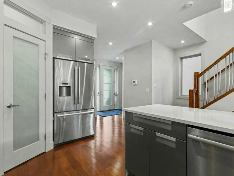 925 41 Street SW, Calgary, AB, T3C 1X3 - 8