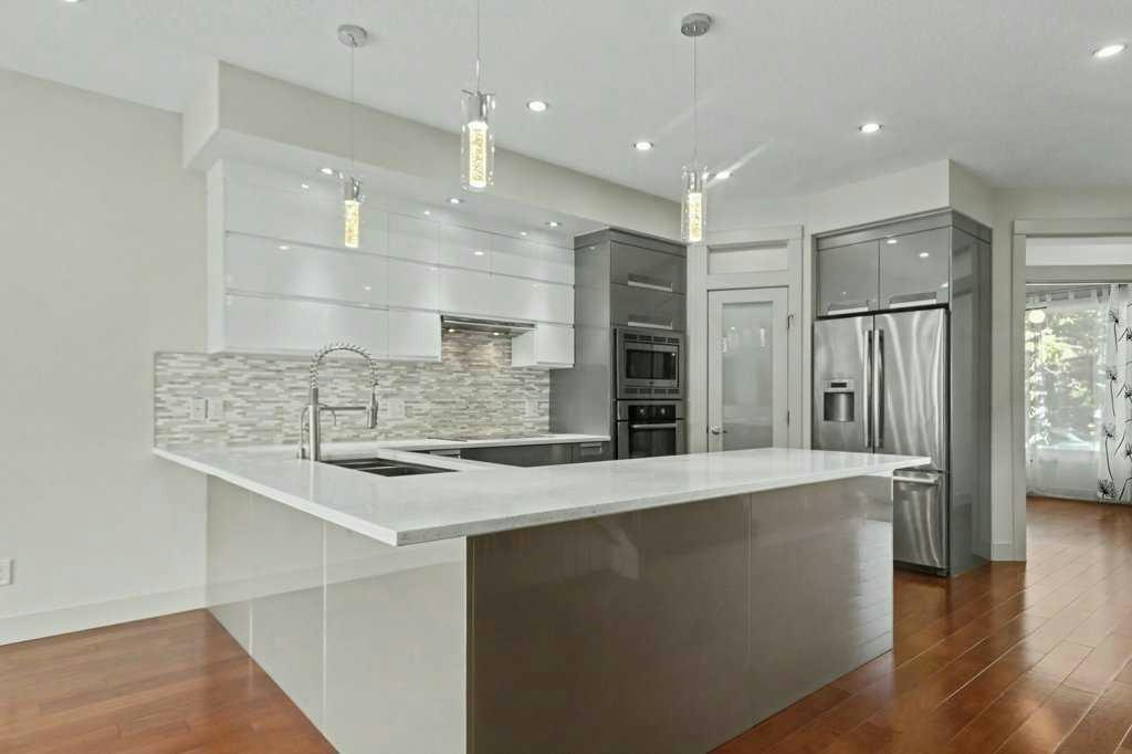 925 41 Street SW - 4