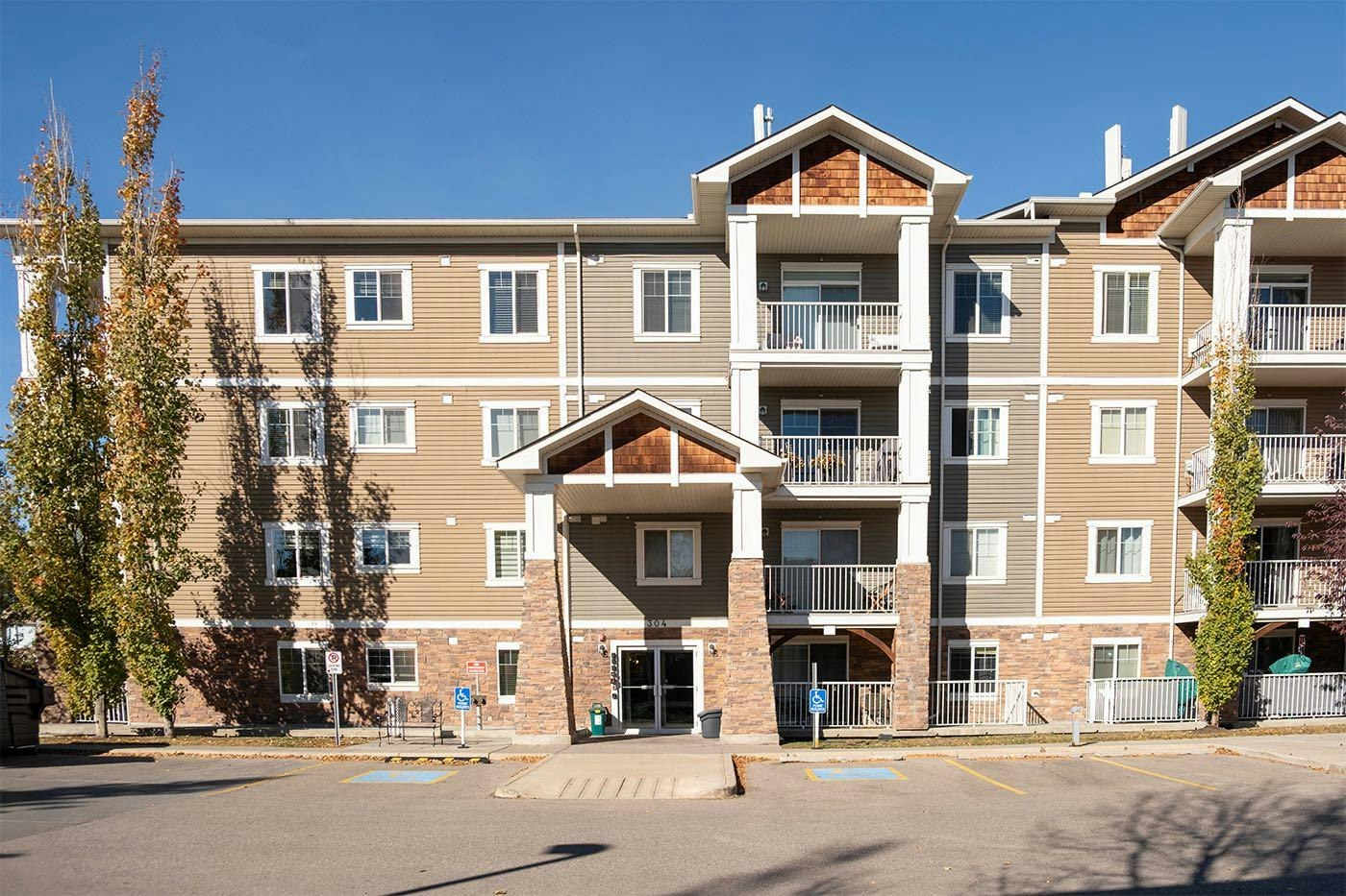 204-304 Cranberry Park SE, Calgary, AB, T3M 1W2