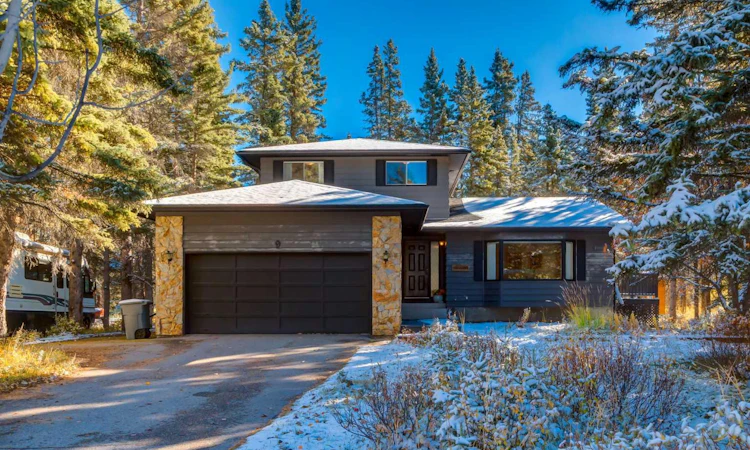 9 Redwood Meadows Close