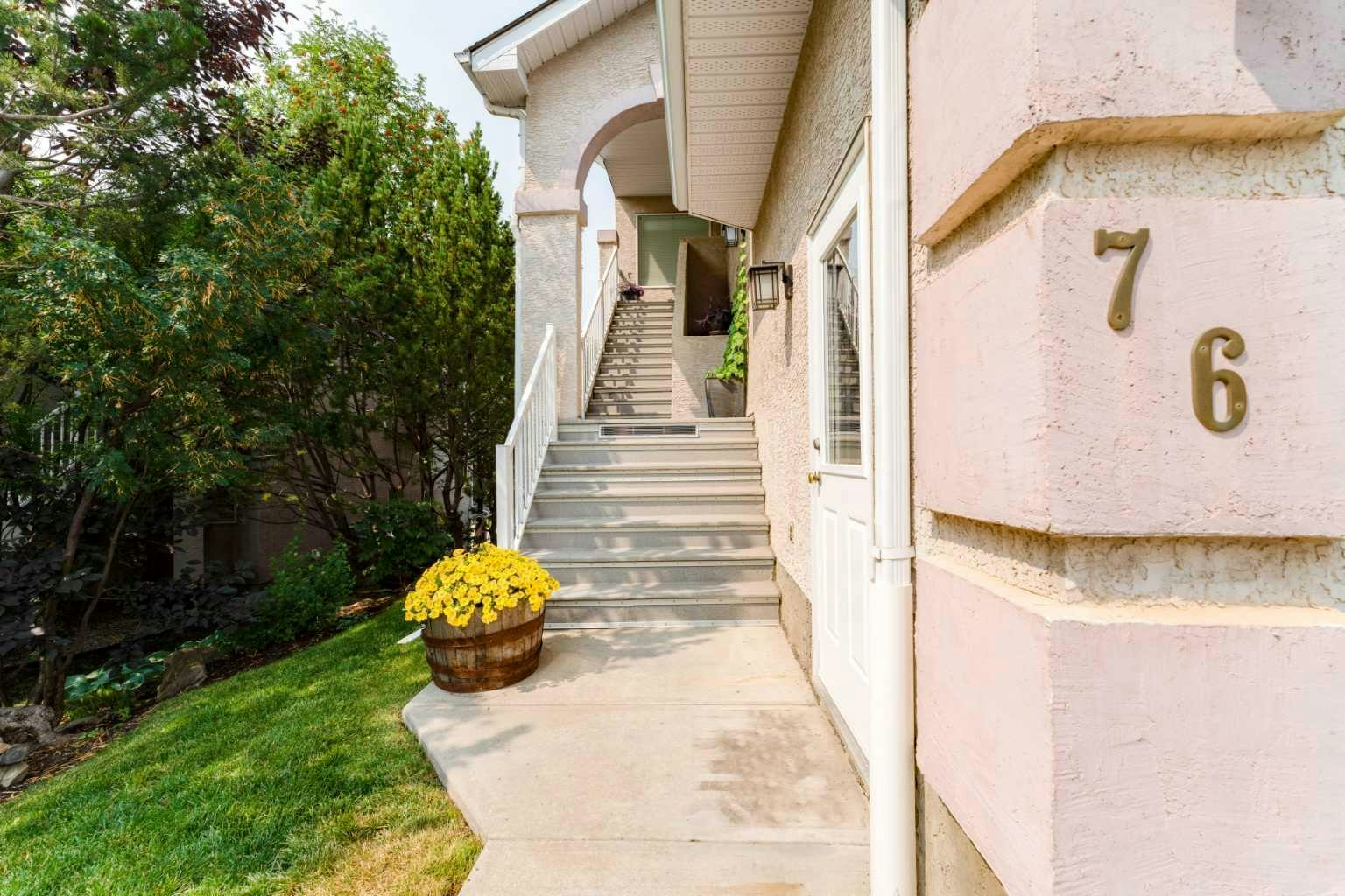 76 Sierra Morena Green SW, Calgary, AB, T3H 3E5