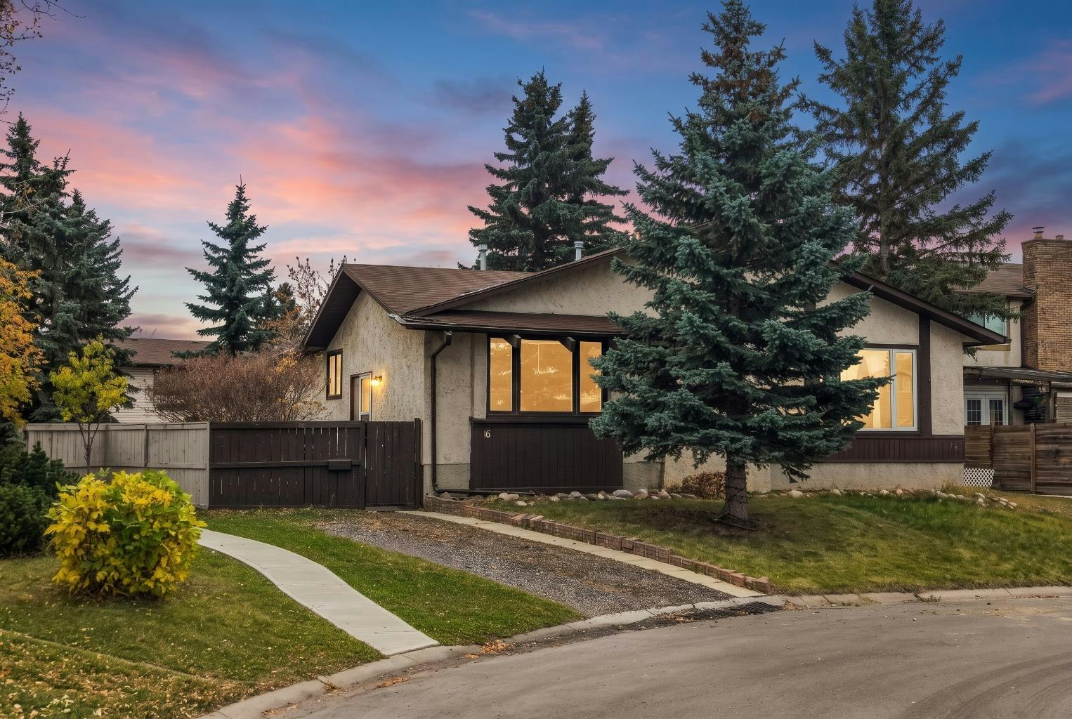 16 Whiteram Place NE, Calgary, AB, T1Y 5J8