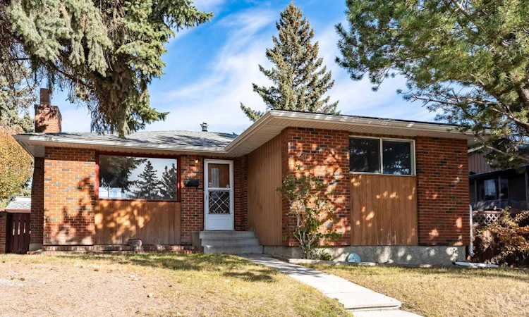 20 Blackthorn Place NE