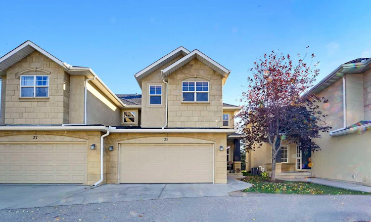 39 #35 Strathlea Common Sw