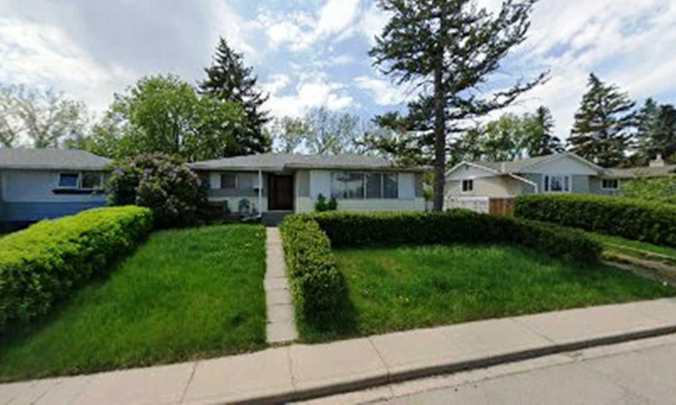 4431 Greenview Drive NE