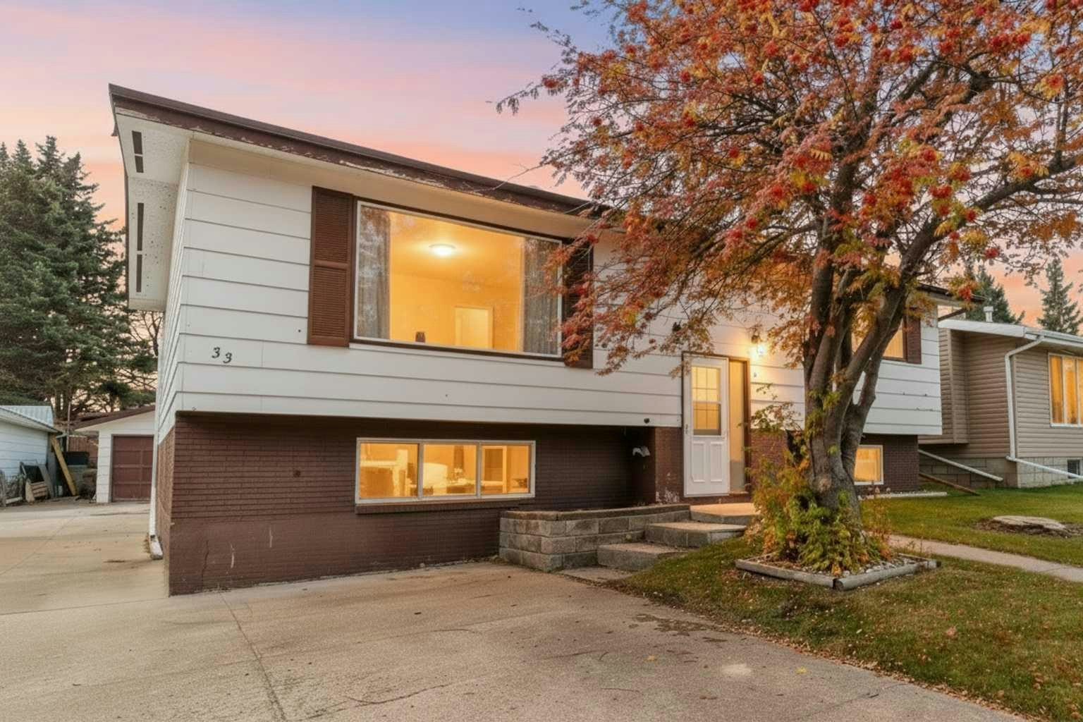 33 Valley Crescent, Lacombe, AB, T4L 1R9
