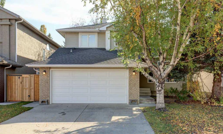 212 Riverview Close SE