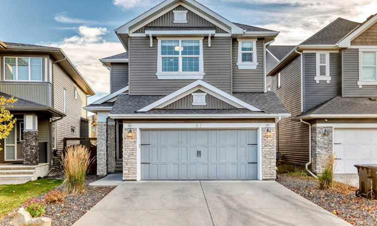 51 Cougar Ridge Close SW