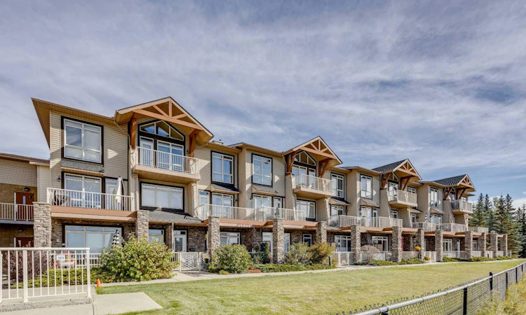 17-181 Rockyledge View NW
