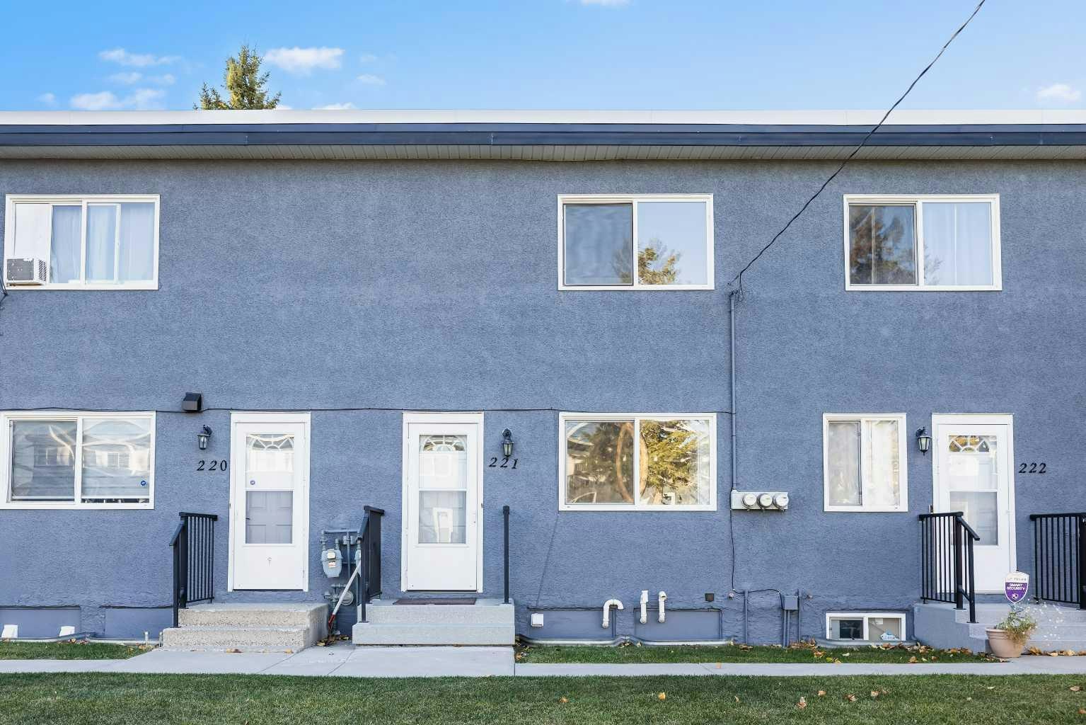 221-2211 19 Street NE, Calgary, AB, T2E 4Y5