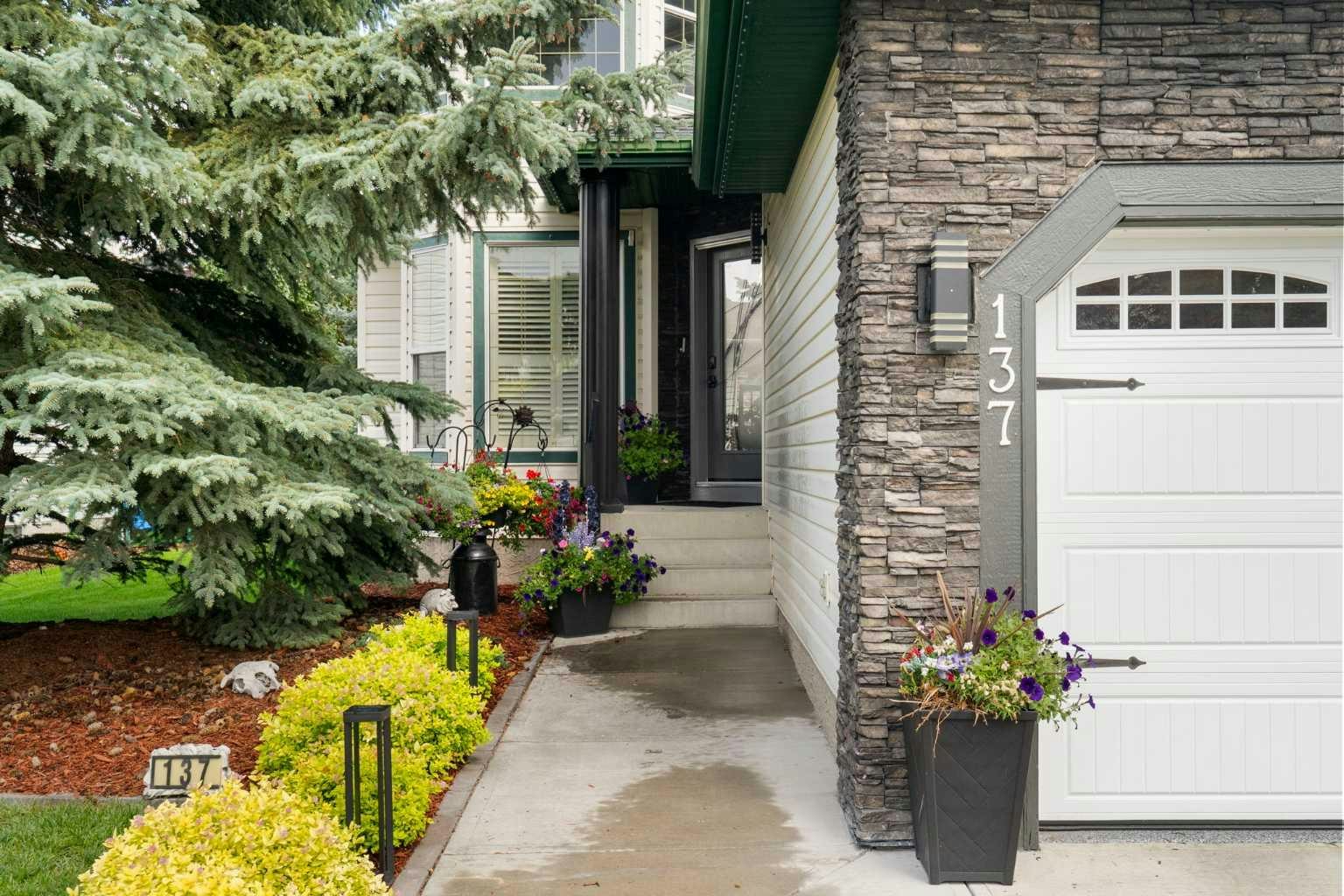 137 Gleneagles View, Cochrane, AB, T4C 1W1