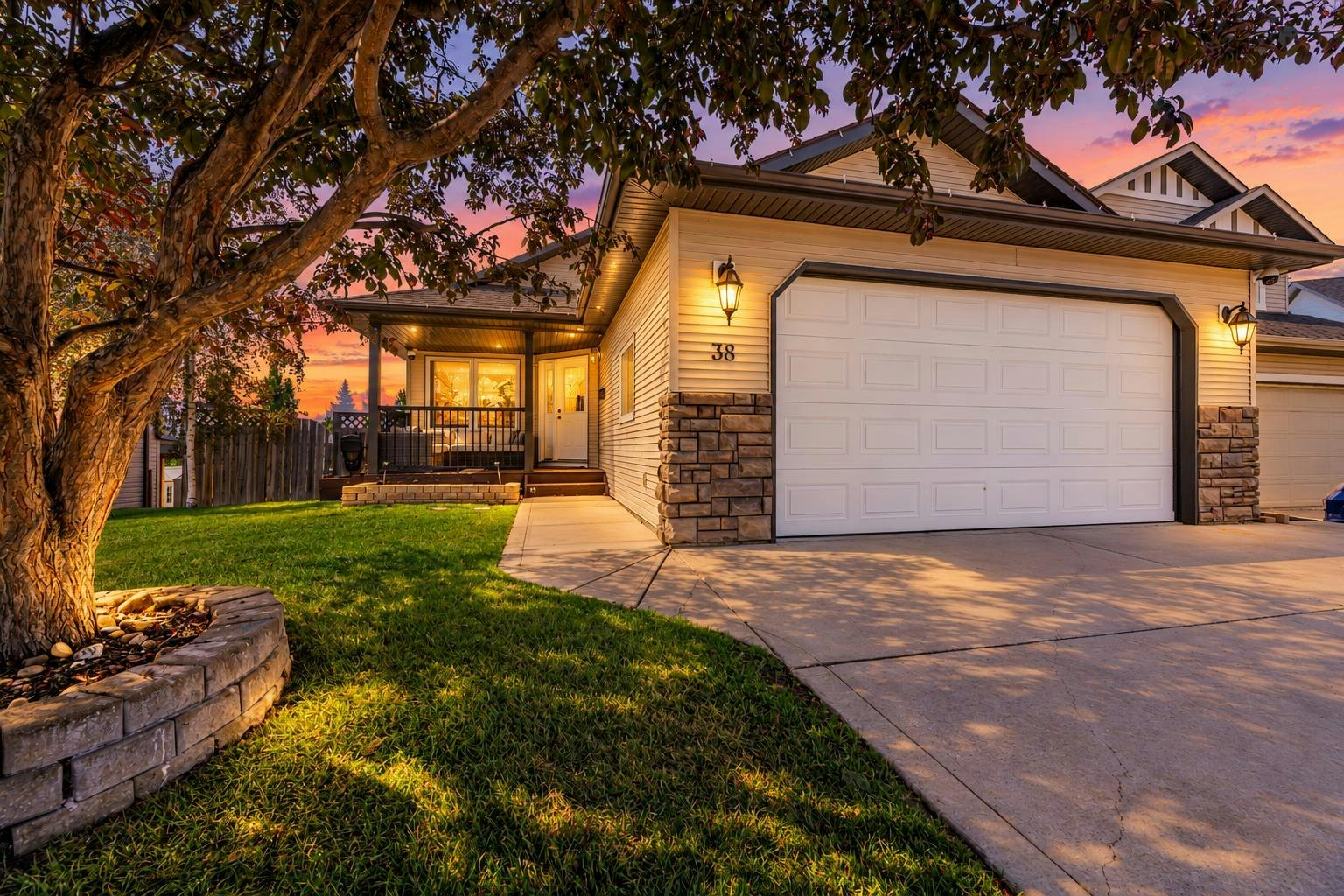 38 Ivany Close, Red Deer, AB, T4R 0A1