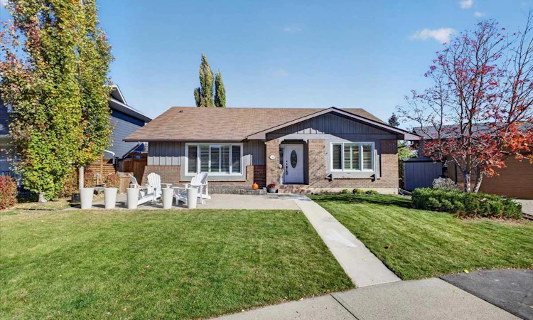 36 Lake Lucerne Close SE