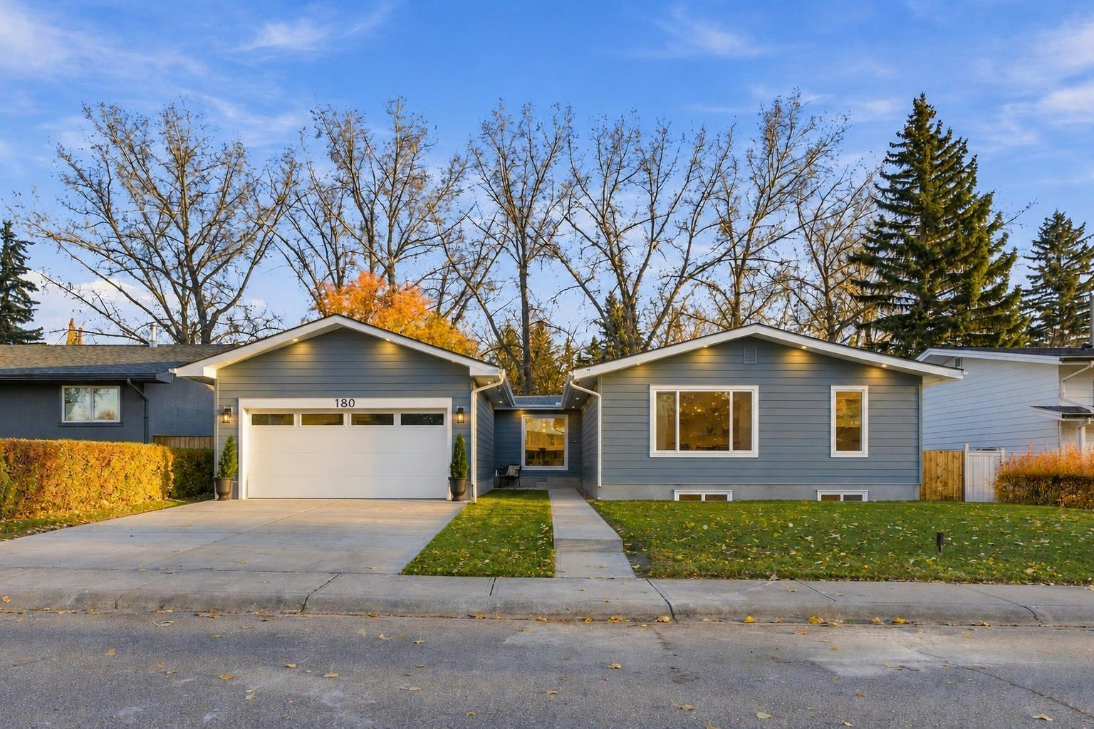 180 Maple Court Crescent SE, Calgary, AB, T2J 1W1