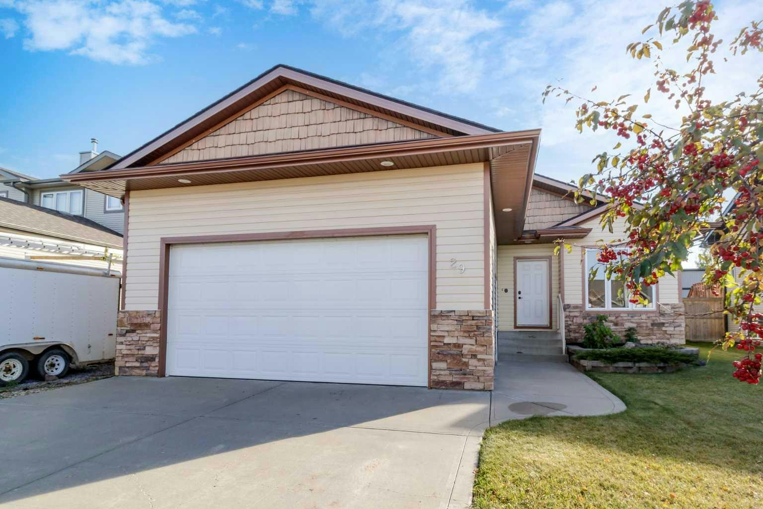29 Lakeland Road, Sylvan Lake, AB, T4S 0A3