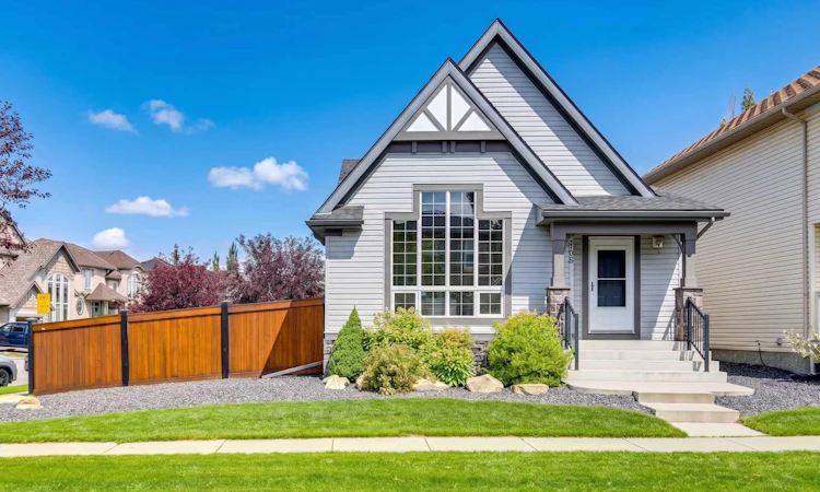 108 Elgin Manor SE