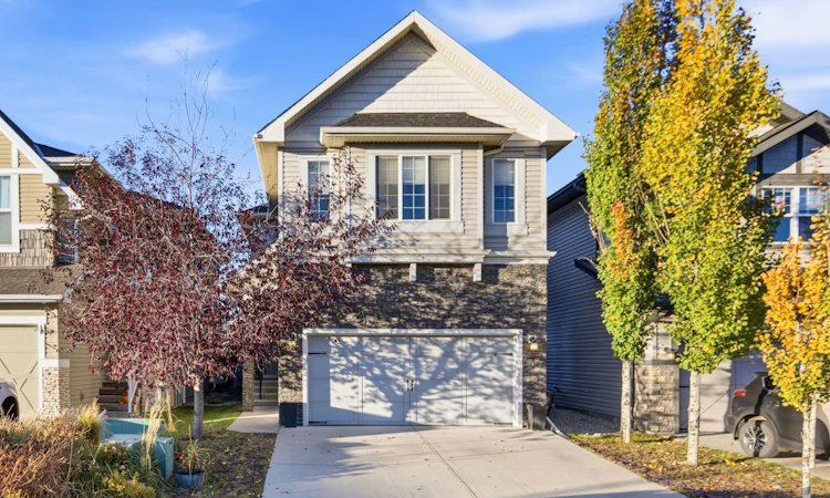 411 Hillcrest Circle SW