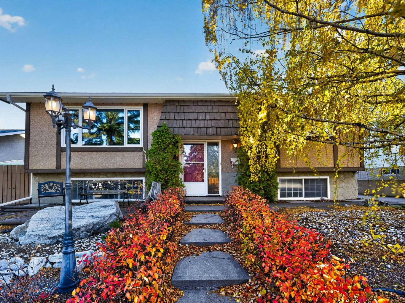 1219 Hunterquay Hill NW, Calgary, AB, T2K 4T3