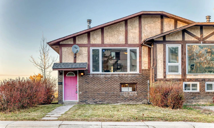 260 Berwick Drive NW