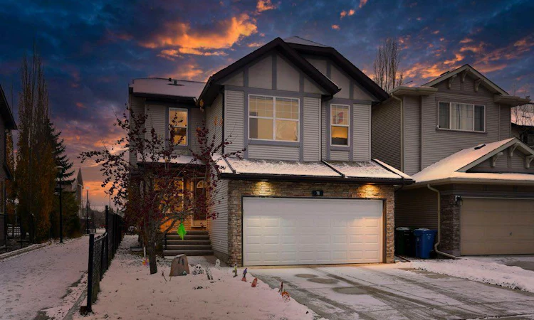 71 Cougarstone Court SW