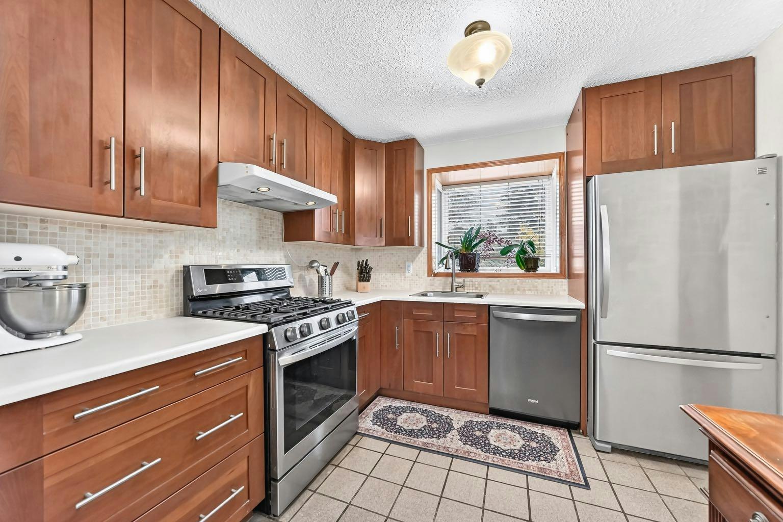6807 37 Avenue NE, Calgary, AB, T1Y 4Y7