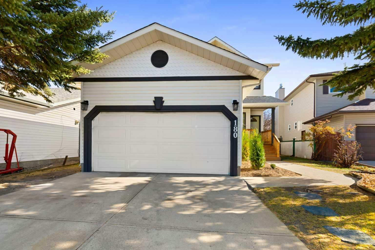 180 Woodside Road NW, Airdrie, AB, T4B 2E2