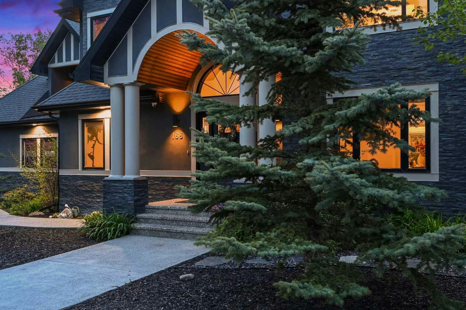 168 Posthill Drive SW, Calgary, AB, T3H 0J1