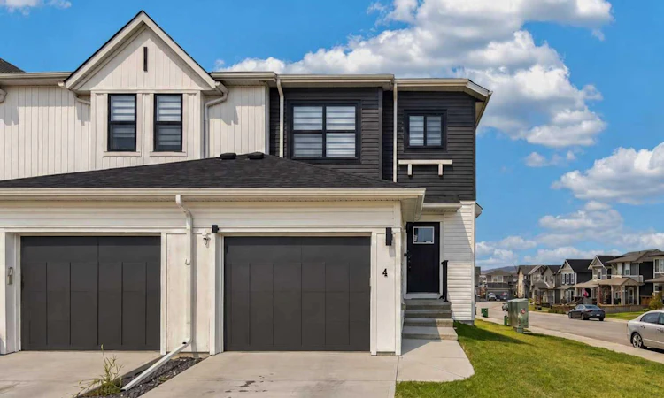 4 Heritage Lane