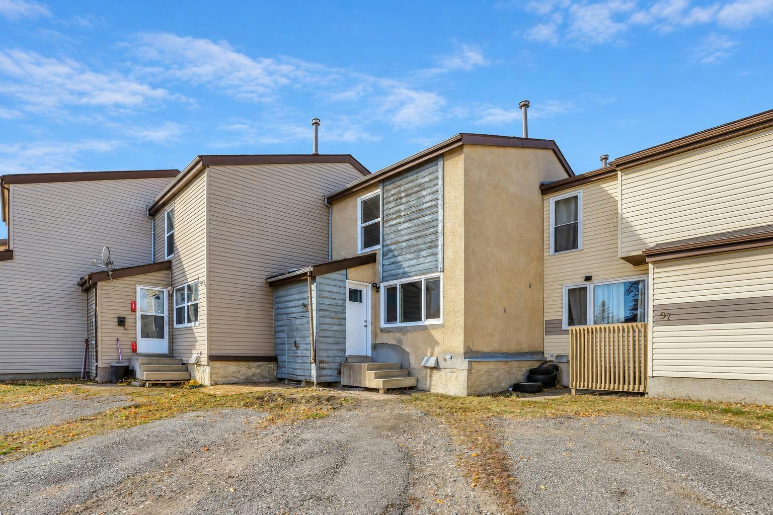 99 Penworth Close SE, Calgary, AB, T2A 5N4
