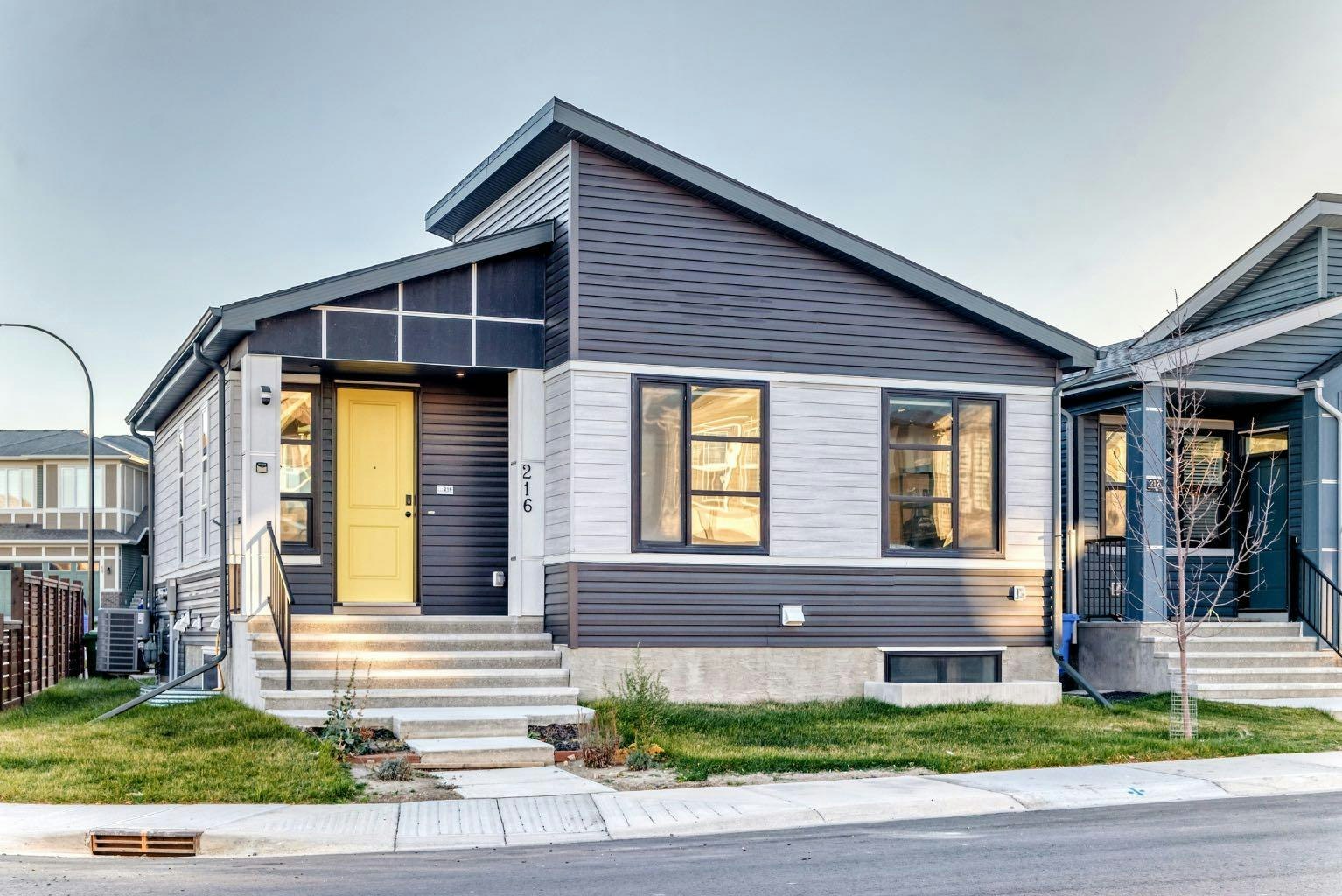 216 Lucas Place NW, Calgary, AB, T3P 2E6