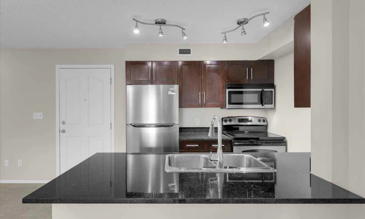 204-7130 80 Avenue NE