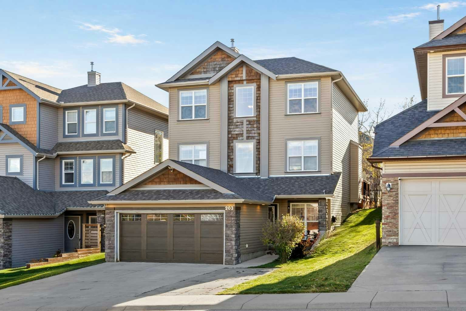 203 St Moritz Drive SW, Calgary, AB, T3H 0A7