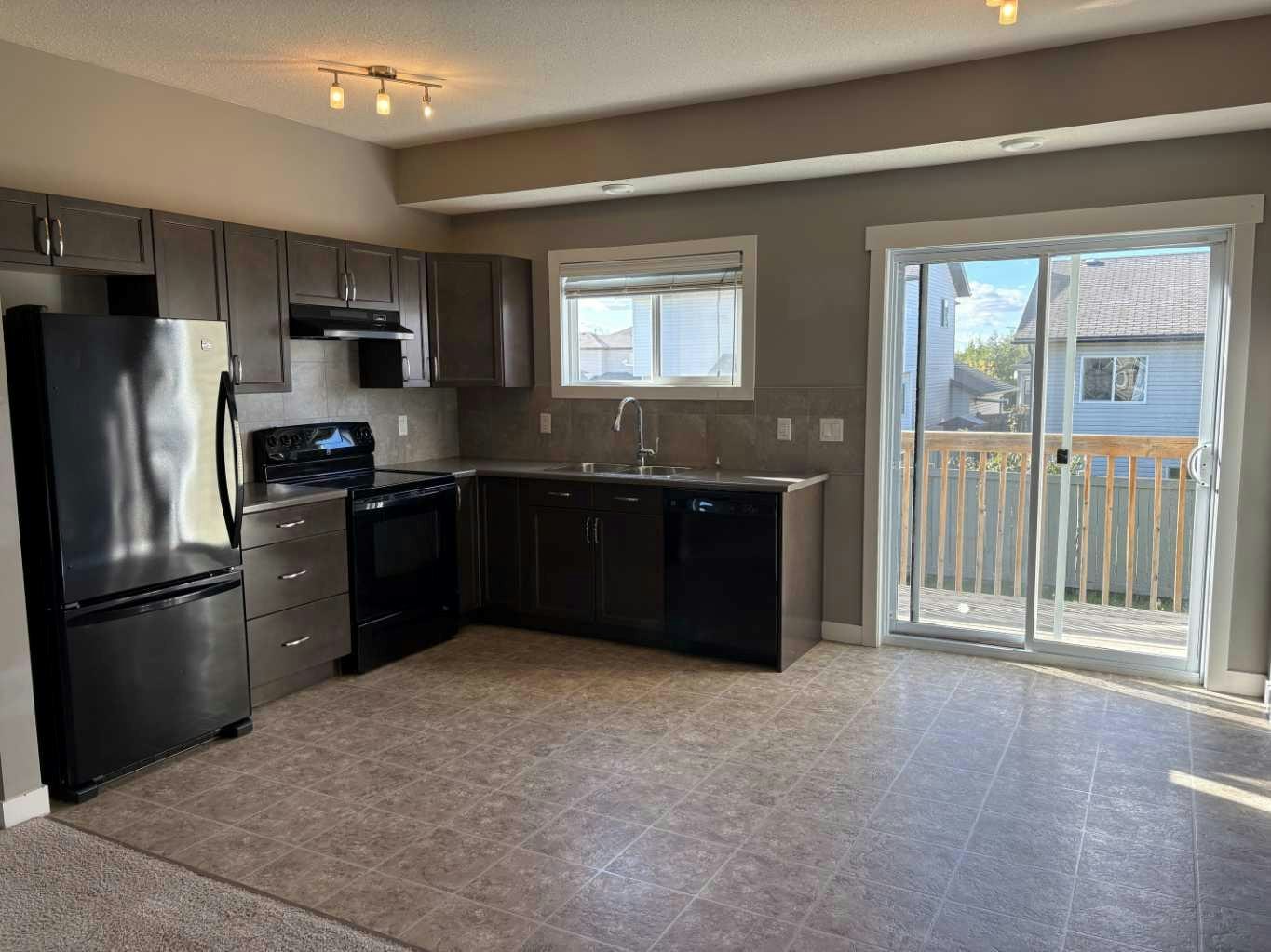 B(UP)-10138 85a Street, Grande Prairie, AB, T8X 0N7 - 2