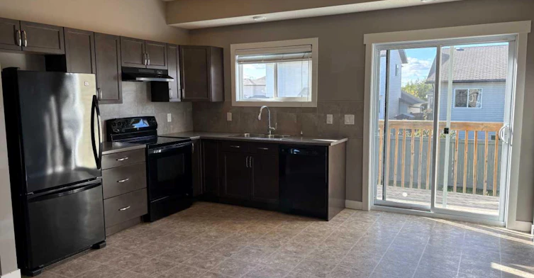 B(UP)-10138 85a Street, Grande Prairie, AB, T8X 0N7 - 2