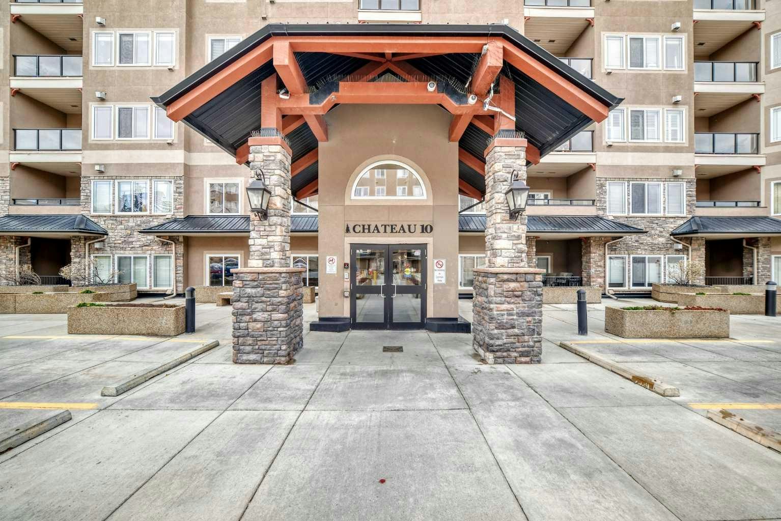 437-10 Discovery Ridge Close SW, Calgary, AB, T3H 5X3