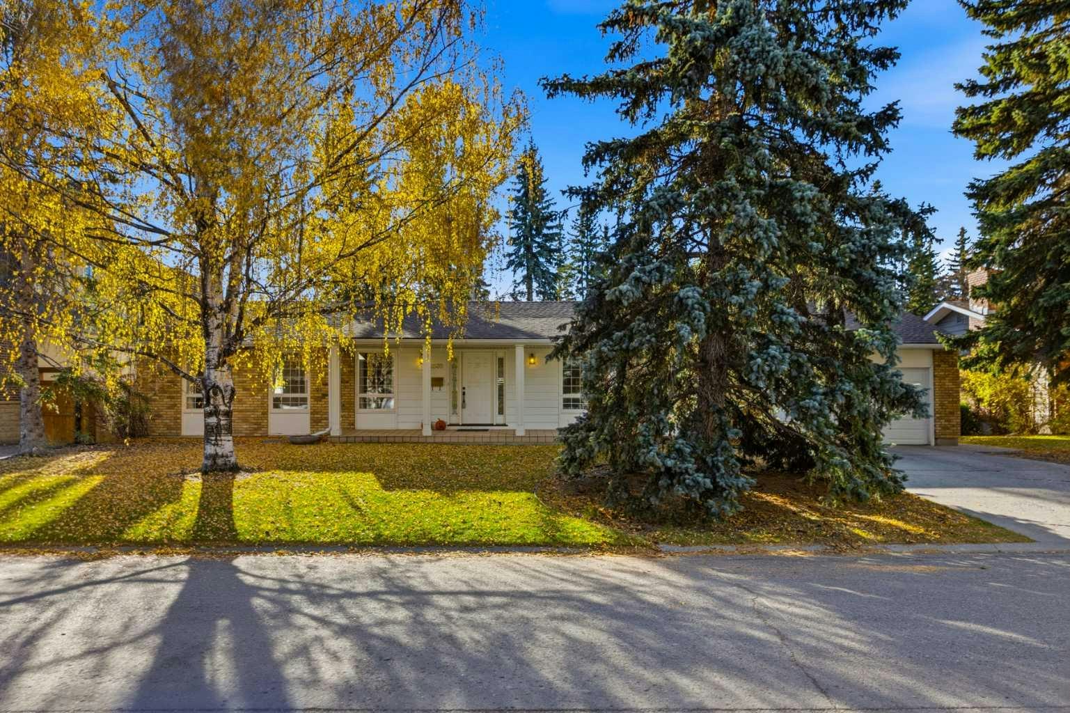 2935 Lindstrom Drive SW, Calgary, AB, T3E 6E5
