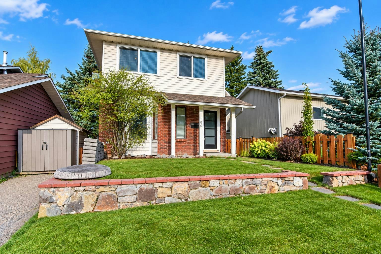 100 Coach Manor Rise SW, Calgary, AB, T3H 1E2