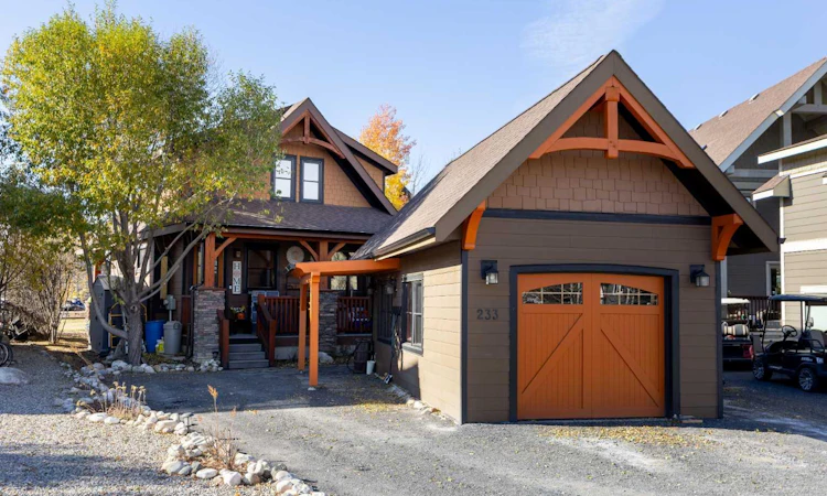 233 Cottage Club Crescent