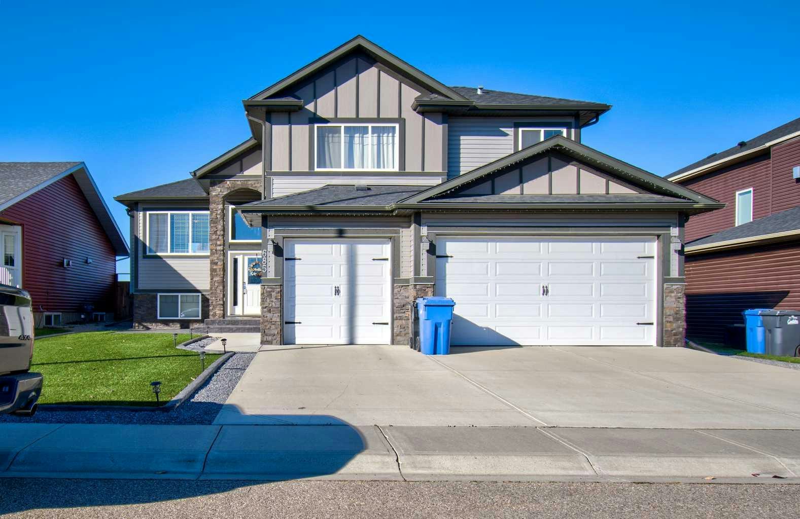 685 West Highland Crescent, Carstairs, AB, T0M 0N0